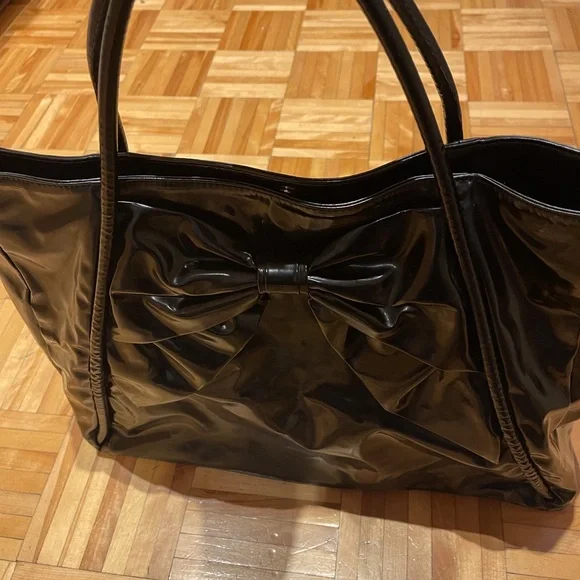 Valentino Garavani Lacca Betty Bow Black tote - Picture 8 of 13